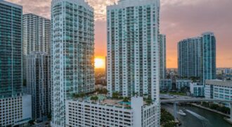 Brickell on the River North